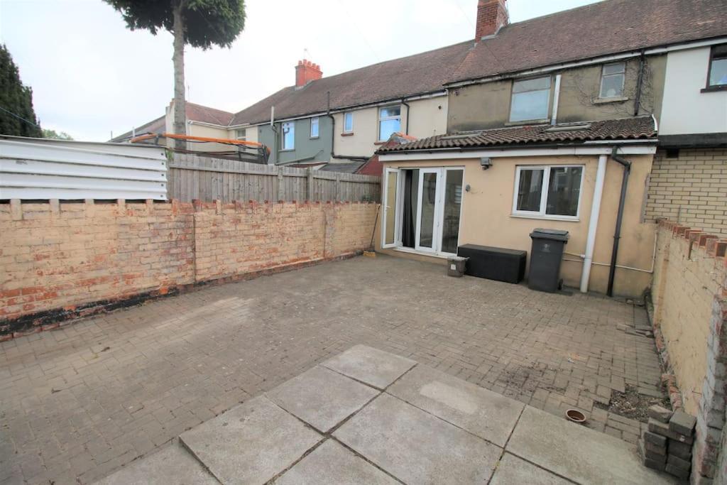 Large Modern House By Property Promise Cardiff Exterior foto